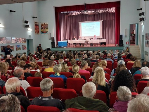 Rigassificatore, incontro pubblico a Quiliano. Il sindaco: "Lo Stato scarica scelte di responsabilità, è grave. Non lo accetto e non lo condivido" (FOTO e VIDEO) Rigassificatore, incontro pubblico a Quiliano. Il sindaco: "Lo Stato scarica scelte di responsabilità, è grave. Non lo accetto e non lo condivido" (FOTO e VIDEO)