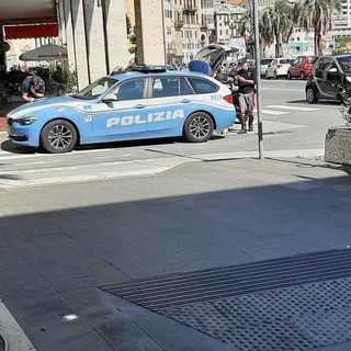 Savona, scontro tra moto e auto in via Gramsci: un codice giallo al San Paolo, pesanti disagi al traffico