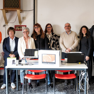 Albenga, consegnato al Liceo Giordano Bruno l’ipervisore acquistato con il ricavato di “Insolito Natale” Albenga, consegnato al Liceo Giordano Bruno l’ipervisore acquistato con il ricavato di “Insolito Natale”