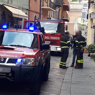 Finale, incendio in un negozio di kebab: intervento dei vigili del fuoco