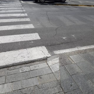 Savona, auto travolge ciclista: un uomo in codice giallo al San Paolo
