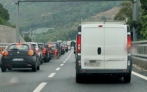 Tamponamento in A10 tra Spotorno e Vado, cinque auto coinvolte: due feriti e code fino a 11 chilometri
