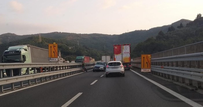 A10, incidente tra Feglino e Spotorno direzione Savona: disagi al traffico (FOTO) A10, incidente tra Feglino e Spotorno direzione Savona: disagi al traffico (FOTO)