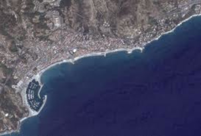 Varazze, ex aree industriali: "accettiamo i compromessi per la riqualificazione del ponente cittadino" Varazze, ex aree industriali: "accettiamo i compromessi per la riqualificazione del ponente cittadino"
