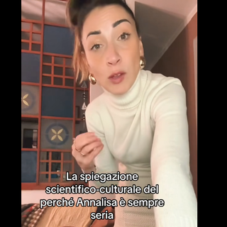 Perchè Annalisa è sempre seria? Influencer genovese ironizza: "E' ligure, è normale", e la cantante risponde: "Sorridiamo solo se lo sentiamo davvero"