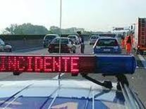 Muore cadendo dal viadotto dell'autostrada Muore cadendo dal viadotto dell'autostrada