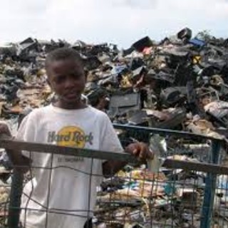 UE interrogazione della Lega Nord: i nostri rifiuti elettronici smaltiti in Africa