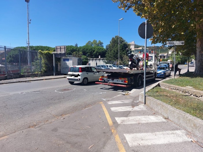 Savona, scooter investe donna in via Magliotto: due codici rossi (FOTO) Savona, scooter investe donna in via Magliotto: due codici rossi (FOTO)