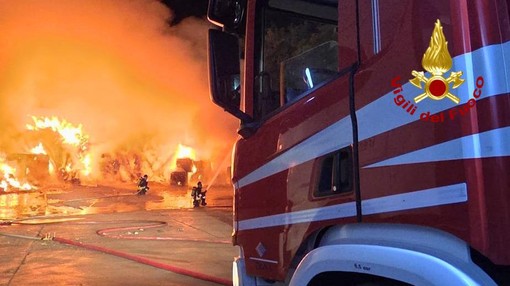 Incendio all'isola ecologica di Enesi: firmata l’ordinanza, stop a consumo e raccolta di alimenti e all’uso di acqua dai pozzi