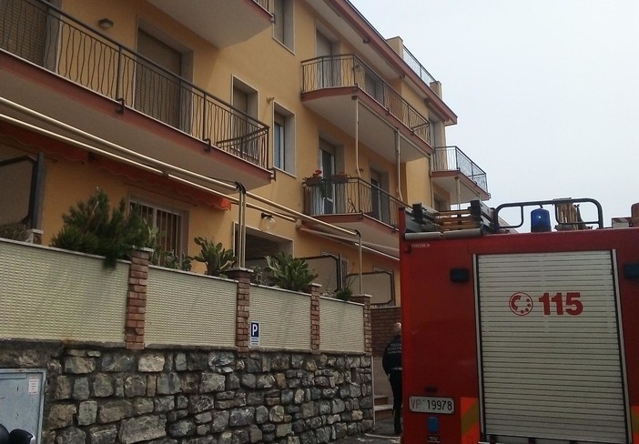 Allarme incendio appartamento ad Alassio: mobilitati i vigili del fuoco