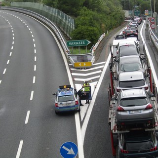 Cisterna Gpl si ribalta in A10, riaperto il tratto tra Varazze e Arenzano Cisterna Gpl si ribalta in A10, riaperto il tratto tra Varazze e Arenzano