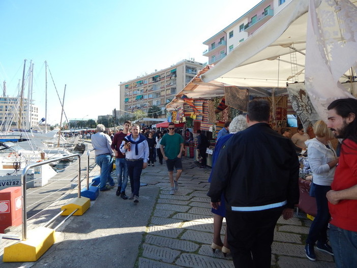 "Il Mercato Riviera delle Palme" torna in darsena a Savona "Il Mercato Riviera delle Palme" torna in darsena a Savona