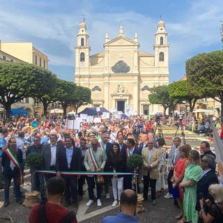 A Pietra Ligure è tempo di rifiorire: 45 gruppi e 8 paesi da tutto il mondo per l'edizione 2022 dell'Infiorata Artistica (FOTO e VIDEO)