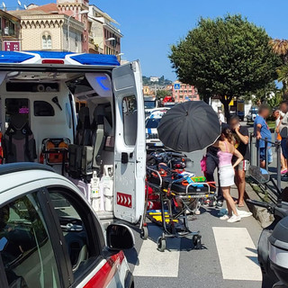 Varazze, moto investe un pedone lungo l'Aurelia: entrambi trasportati al pronto soccorso