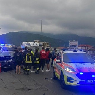 Albenga, grave incidente in Viale Agricoltura, coinvolti tre auto e una moto