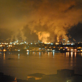 Ilva, dopo la manifestazione i sindacati litigano tra loro. E poteva mancare una richiesta di deroga per gli impianti?