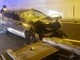 Auto tampona un mezzo pesante in autostrada, vigili del fuoco estraggono i feriti dalle lamiere (FOTO)