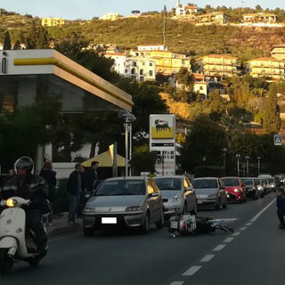 Auto contro scooter a Pietra Ligure: una persona in codice rosso