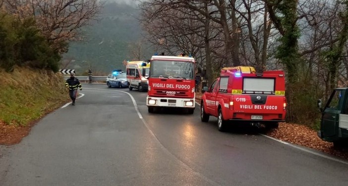 Tovo, troppi incidenti lungo la Sp4: "Asfalto viscido, dobbiamo attendere il peggio prima che si intervenga?" Tovo, troppi incidenti lungo la Sp4: "Asfalto viscido, dobbiamo attendere il peggio prima che si intervenga?"