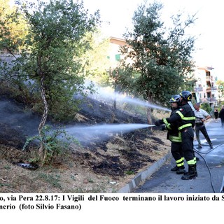 Alassio, domato in tempi record l'incendio in Via Cazulini/Costa Lupara