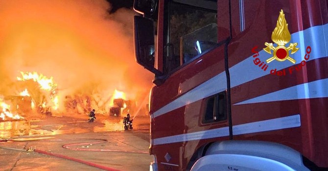 Incendio all'isola ecologica di Enesi: firmata l’ordinanza, stop a consumo e raccolta di alimenti e all’uso di acqua dai pozzi