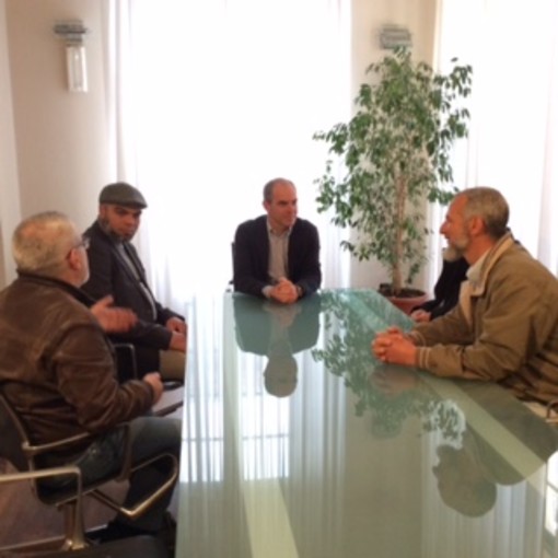 Il sindaco di Albenga Giorgio Cangiano incontra il nuovo Imam di Albenga Alaa Ramzi Il sindaco di Albenga Giorgio Cangiano incontra il nuovo Imam di Albenga Alaa Ramzi