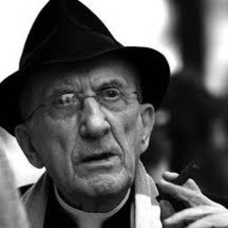 Don Gallo con uno spettacolo teatrale alla Fortezza del Priamar