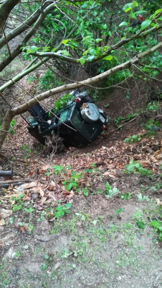 Auto si ribalta a Feglino: due persone incastrate nelle lamiere (FOTO)