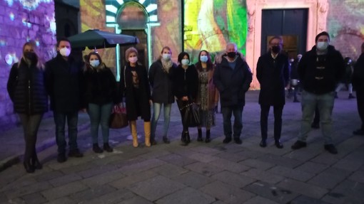 Ore 17: di colpo si attivano le proiezioni architetturali nel "cuore" di Albenga (FOTO e VIDEO)