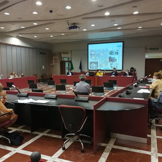 Savona, recupero spazi e aule in vista del prossimo anno scolastico: incontro in Provincia
