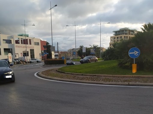 Incidente tra auto e scooter a Savona: un codice giallo al San Paolo (FOTO)