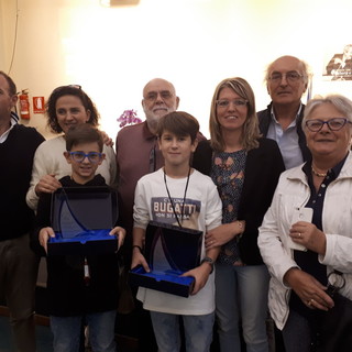 Due alunni del plesso scolastico di Zuccarello premiati al concorso letterario dell'Associazione "U leudo" in occasione della giornata dei nonni