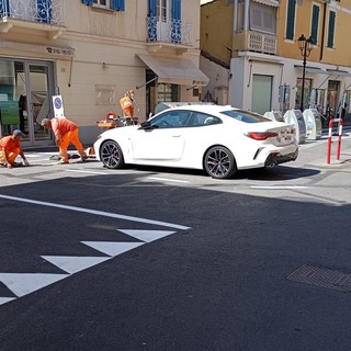 Alassio si prepara all’estate: in corso il rinnovo della segnaletica stradale