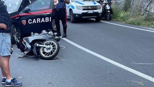 Brutta caduta in moto sull'Aurelia ad Alassio, una giovane ricoverata in codice rosso