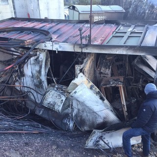 Incendio tra Andora e Cervo, a fuoco gli impianti di Uno comunication: "Servizi ripristinati"