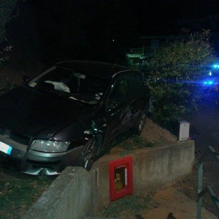 Ceriale: macchina fuoristrada, illeso conducente e passeggero Ceriale: macchina fuoristrada, illeso conducente e passeggero