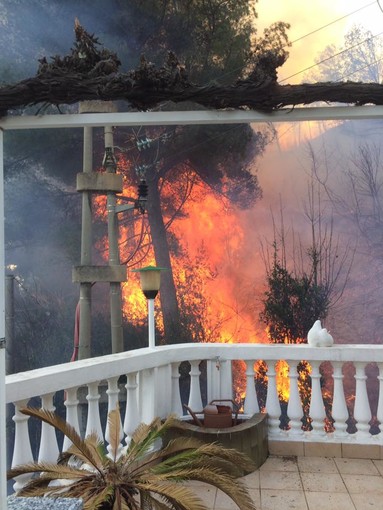 Sotto controllo gli incendi di Andora e Testico, a preoccupare è ancora il forte vento Sotto controllo gli incendi di Andora e Testico, a preoccupare è ancora il forte vento