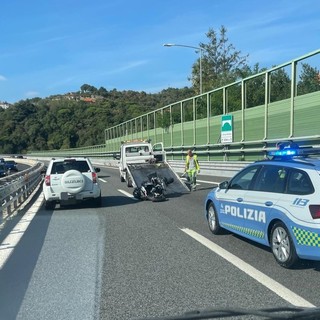 Incidente in A10 a Savona, motociclista in codice rosso al Santa Corona Incidente in A10 a Savona, motociclista in codice rosso al Santa Corona
