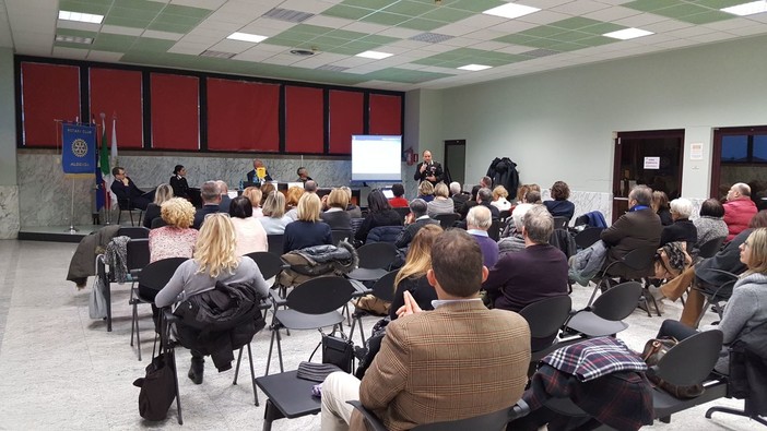 Albenga, successo di pubblico per l’incontro sullo stalking