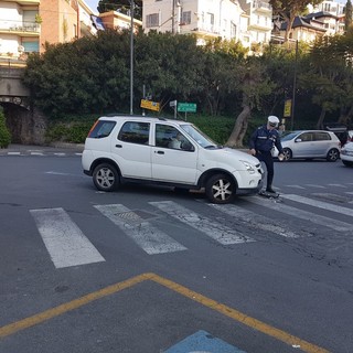Alassio, scontro tra due macchine: un ferito al Santa Corona (FOTO)