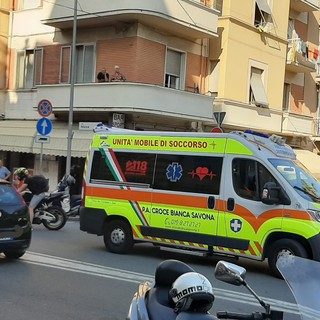 Savona, investe un pedone in via Nizza e scappa: si cercano testimoni