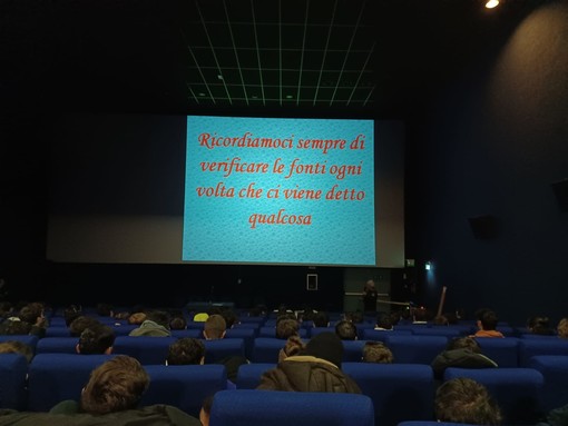 Albenga, la Polizia locale incontra gli studenti dell’Itis: focus sulle tossicodipendenze Albenga, la Polizia locale incontra gli studenti dell’Itis: focus sulle tossicodipendenze