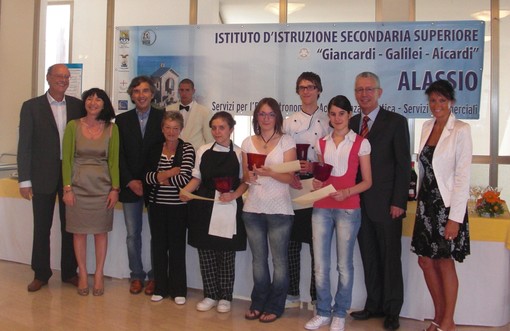 Alassio: consegnate le borse di studio "Ventimiglia" Alassio: consegnate le borse di studio "Ventimiglia"