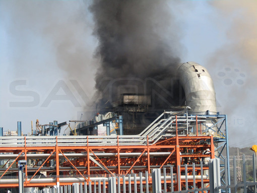 Incendio a un silos nelle aree Vernazza, ex Tirreno Power: fiamme domate, procedono le operazioni di bonifica (FOTO e VIDEO)