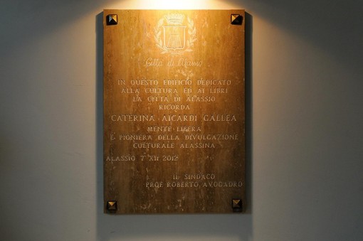 Rimossa la targa a ricordo di Caterina Aicardi Gallea, l'ex sindaco di Alassio Avogadro: "Gravissima dimostrazione di insensibilità"