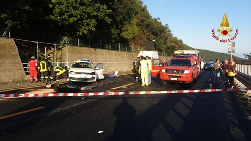 Tamponamento tra tre auto sulla A6: soccorsi mobilitati, disagi al traffico (FOTO) Tamponamento tra tre auto sulla A6: soccorsi mobilitati, disagi al traffico (FOTO)