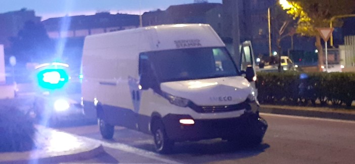Savona, scontro tra scooter e furgone in corso Ricci: un codice giallo al San Paolo Savona, scontro tra scooter e furgone in corso Ricci: un codice giallo al San Paolo