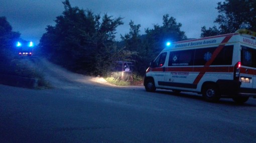 Pietra Ligure, incendio di sterpaglie in via Ranzi: intervento dei vigili del fuoco