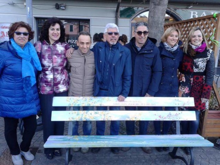 Cairo, inaugurata in piazza della Vittoria la 'panchina della poesia' (FOTO)