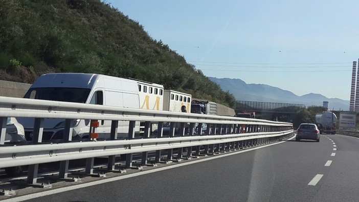 #Incidente in autostrada tra Andora e Albenga, nessun ferito grave